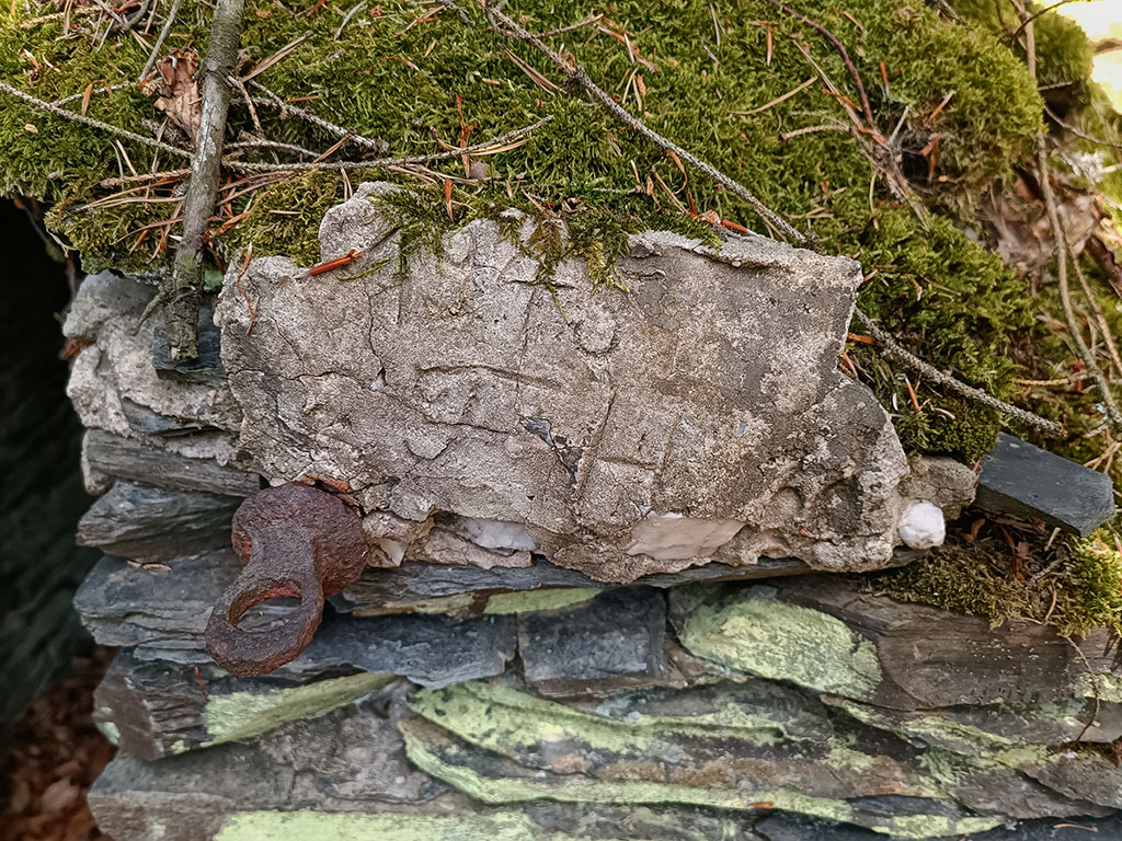 Inschrift an der Sprengstoffkammer: 1945 F.H - Was sie wohl bedeutet