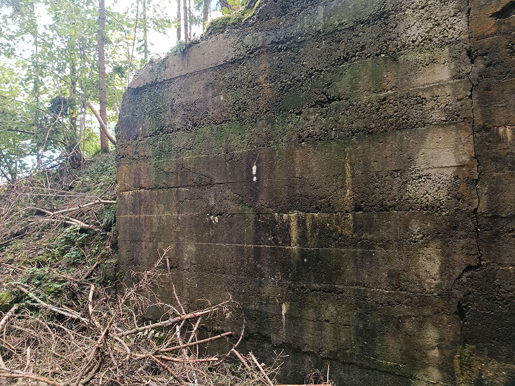 Massives Stollenportal der geheimen Untertageverlagerung Steinbutt