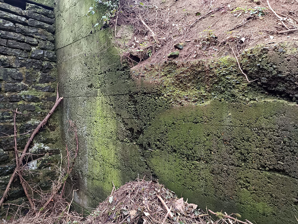 Stollenportal verstärkt mit Beton