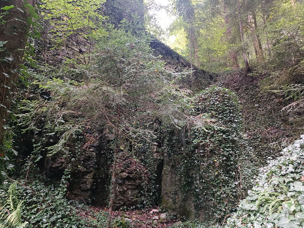 Brecheranlagenfundamente der Hartstein Werke Vulkan Brecheranlagenfundamente der Hartstein Werke Vulkan