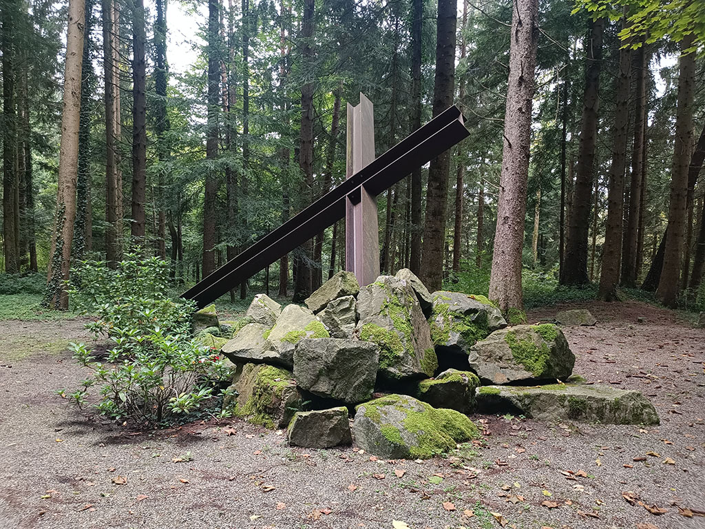 Eisenkreuz der Gedenkstätte Vulkan der U-Verlagerung Barbe Eisenkreuz der Gedenkstätte Vulkan der UV Barbe