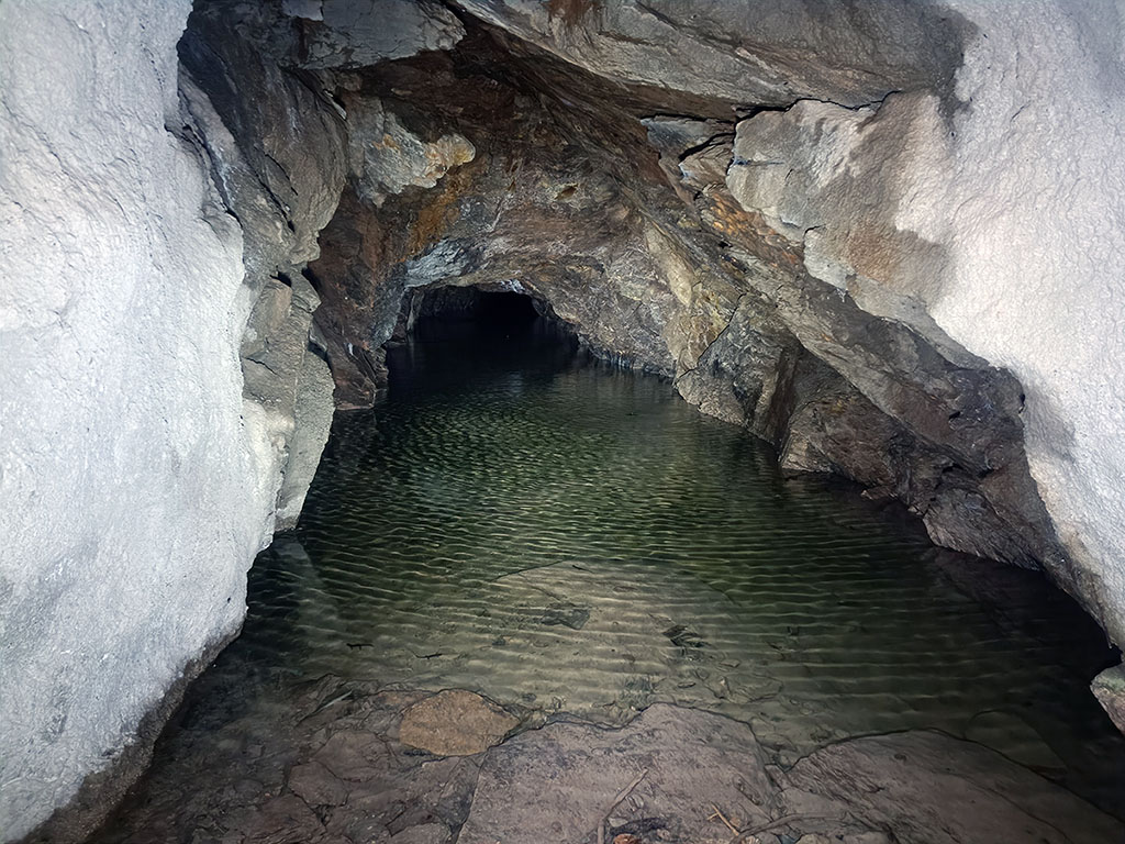 Stollen der Hartsteinwerke Vulkan und Personaleingang der U Verlagerung Barbe Stollen der Hartsteinwerke Vulkan und Personaleingang der U Verlagerung Barbe