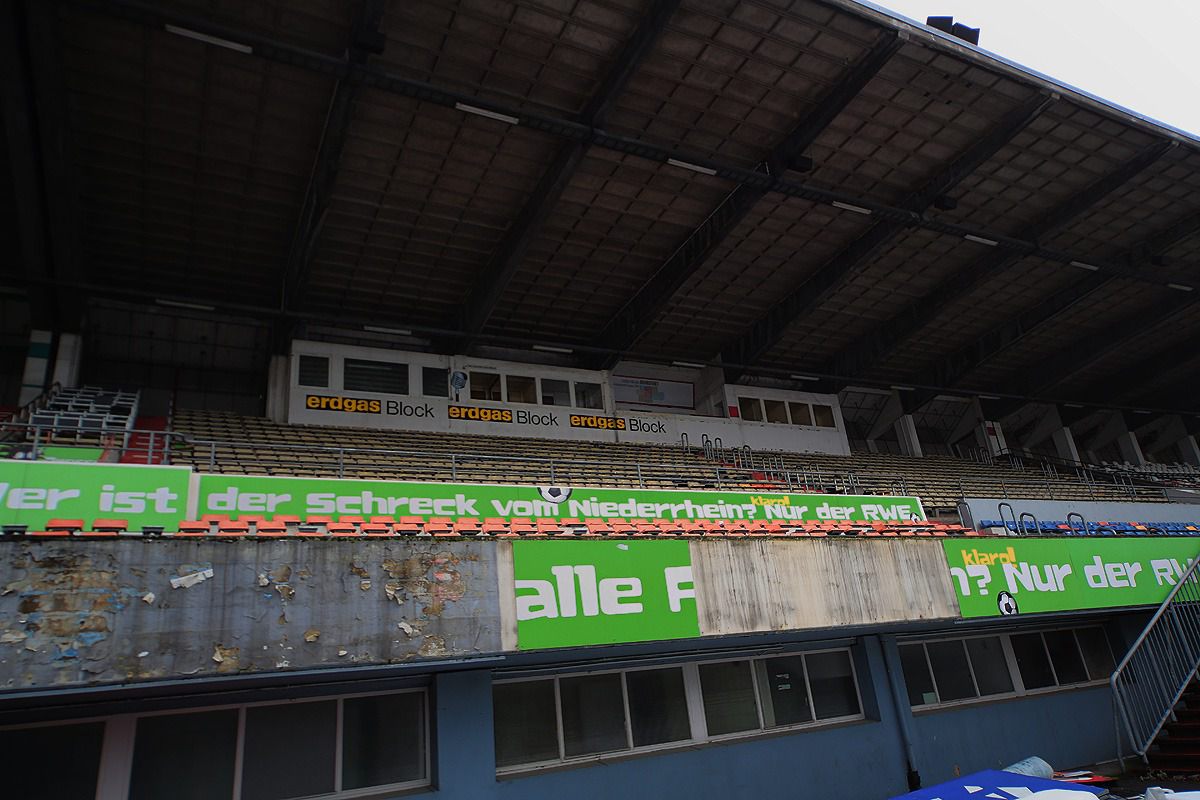 haupttribuene georg melches stadion von rot weiss essen 