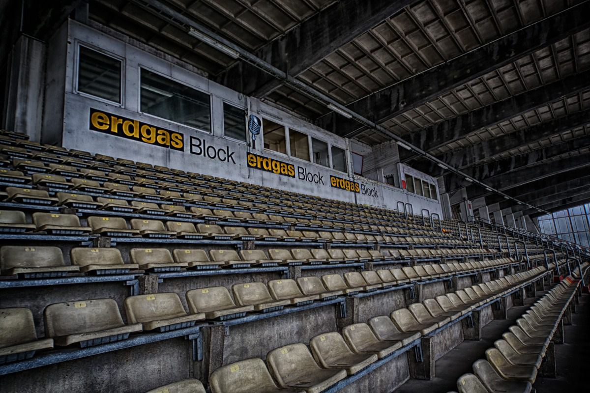 haupttribuene georg melches stadion von rot weiss essen 