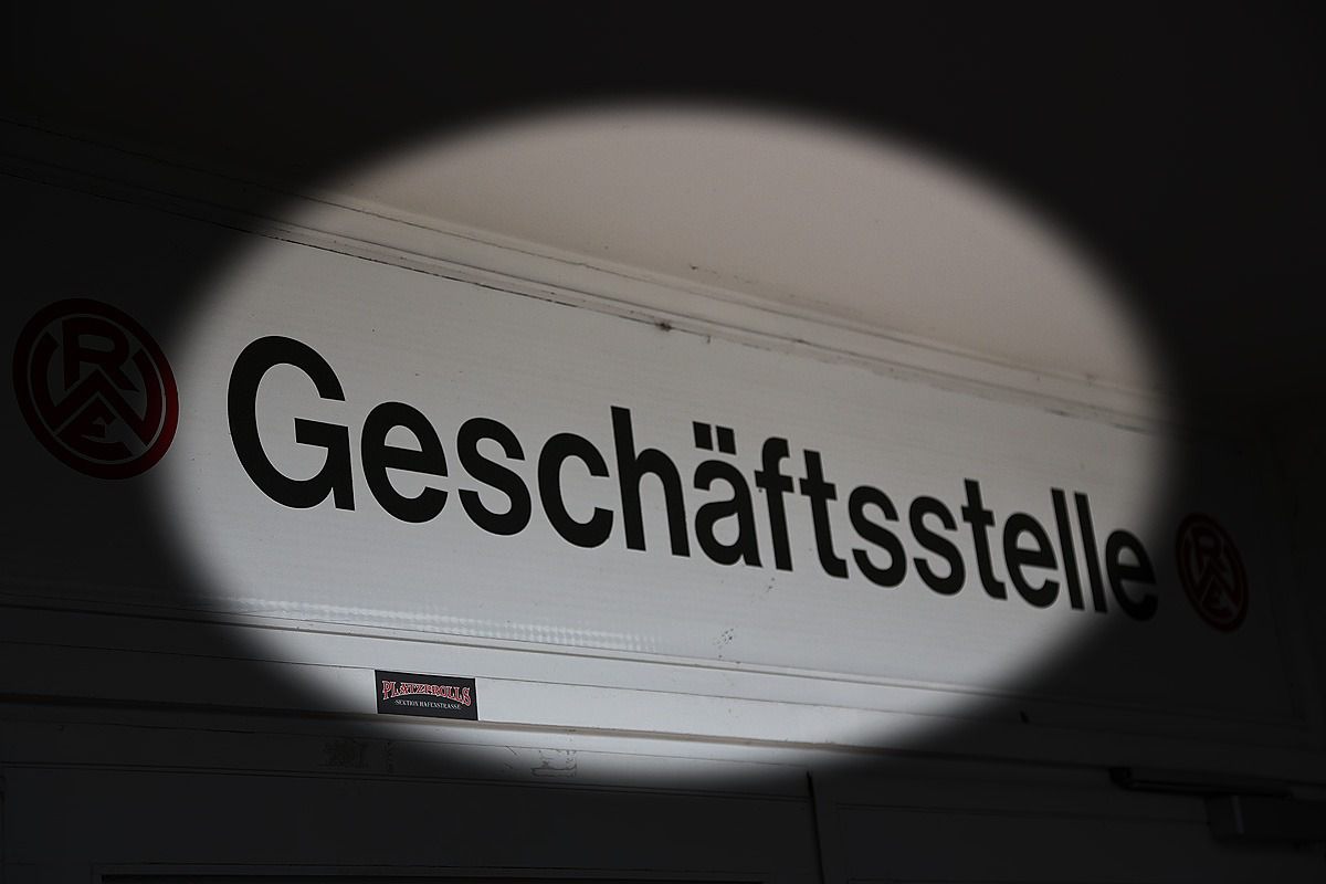 haupttribuene georg melches stadion von rot weiss essen 