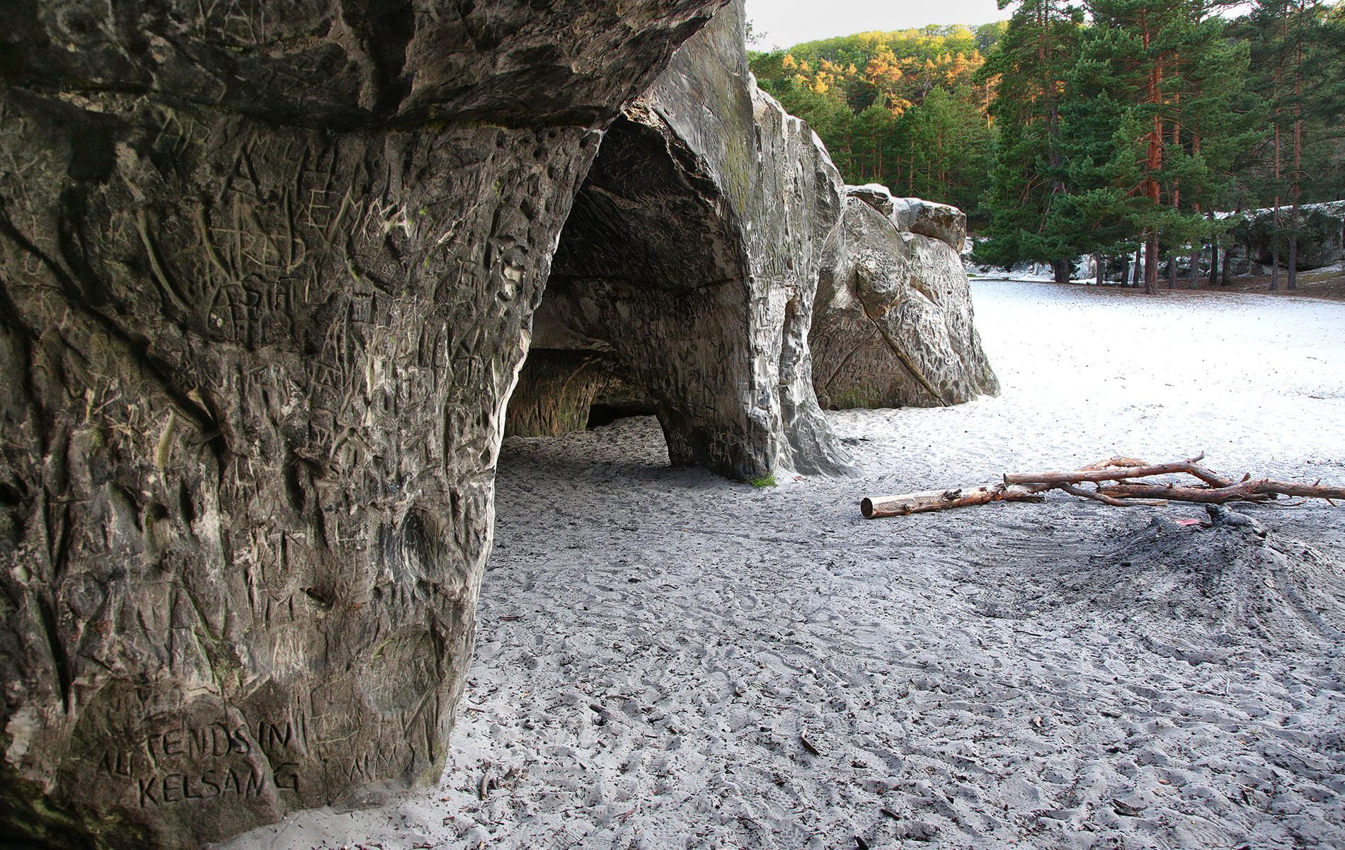 sandsteinhoehlen regenstein