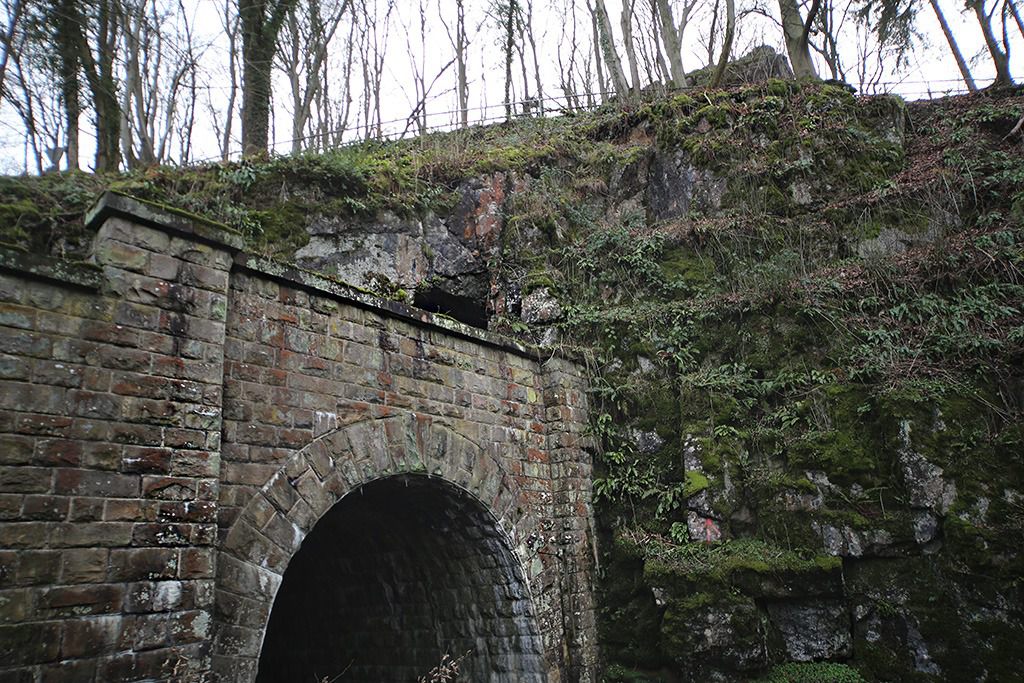 tunnelhoehle