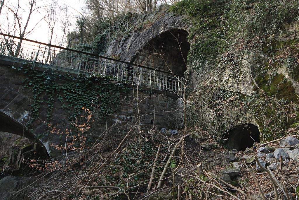 tunnelhoehle