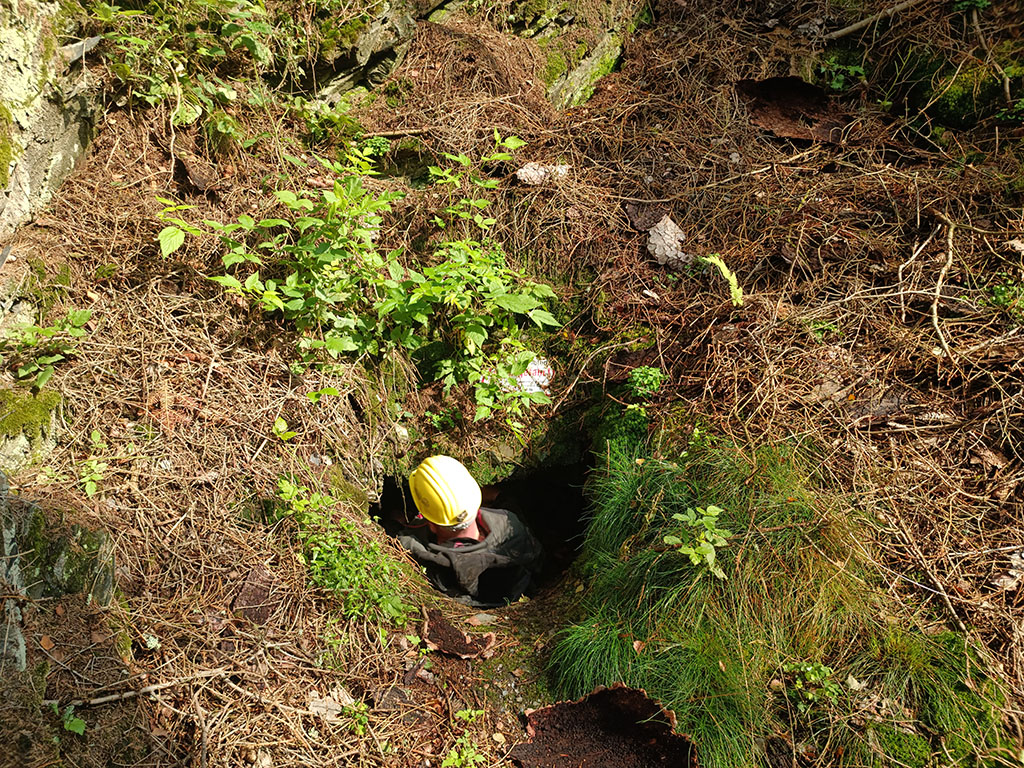 Schlupfloch in Thüringen zum feinsten Altbergbau
