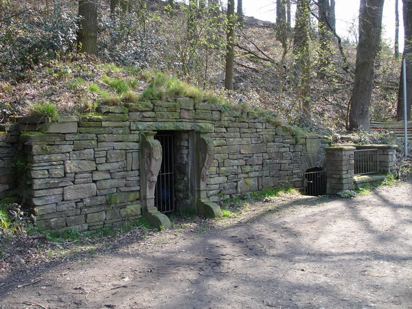 Stollenmundloch mit Gerätekammer